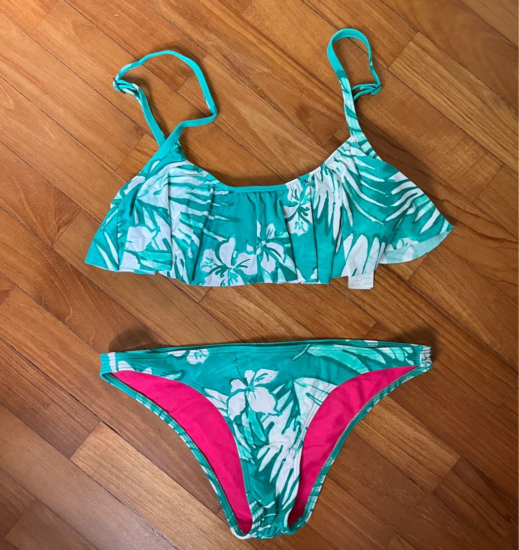 Emma chamberlain store hollister swimsuits