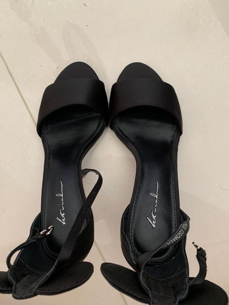 Hotwind black heels, Women's Fashion, Footwear, Heels on Carousell