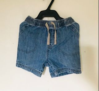 (Category: ) located in . Submitted by dms.closet (Listing ID 1064214887, Image 1). Description: .