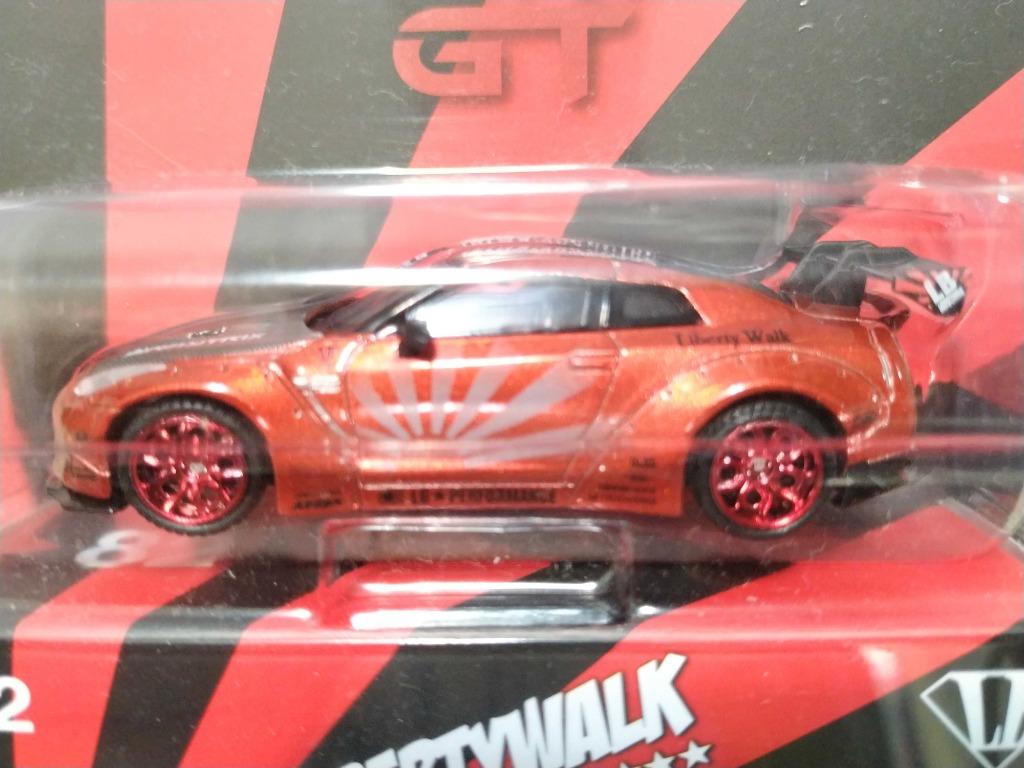 MINI GT 82 LB WORKS Nissan GT-R (R35) Candy Red w/ Carbon