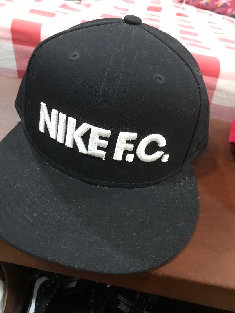Op risico kompas Krankzinnigheid Nike FC SnapBack cap, Men's Fashion, Watches & Accessories, Caps & Hats on  Carousell