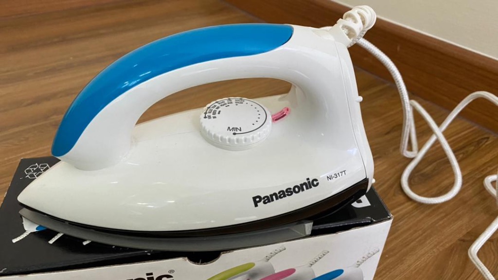Panasonic automatic store dry iron