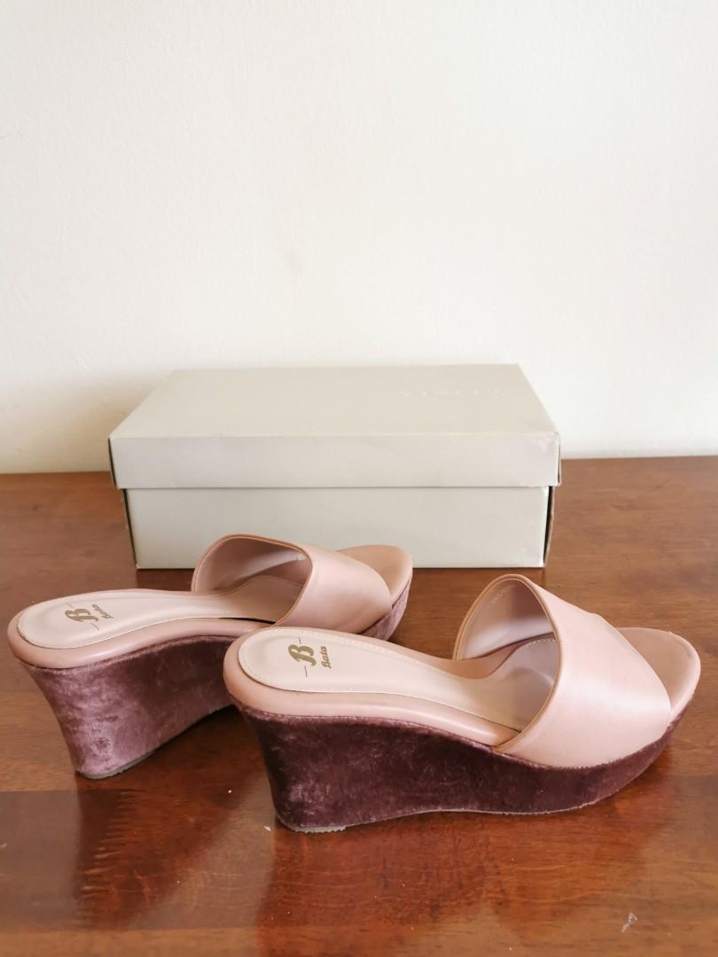 Peach wedge deals heels