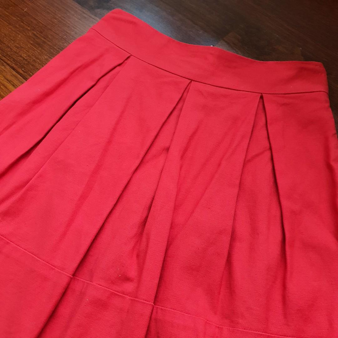 Pleated knee length skirt uk online