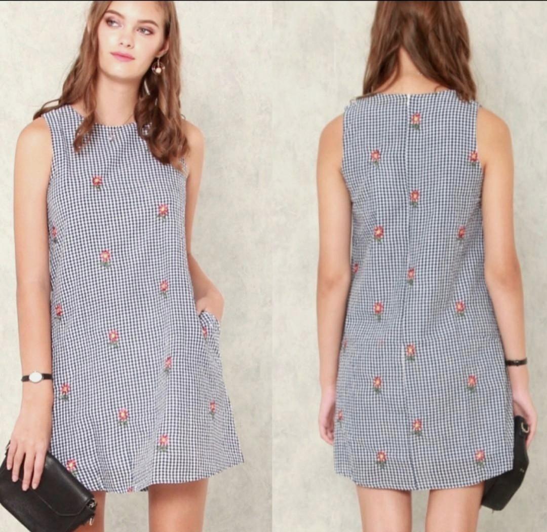 Anticlockwise Floral Gingham Embroidery 