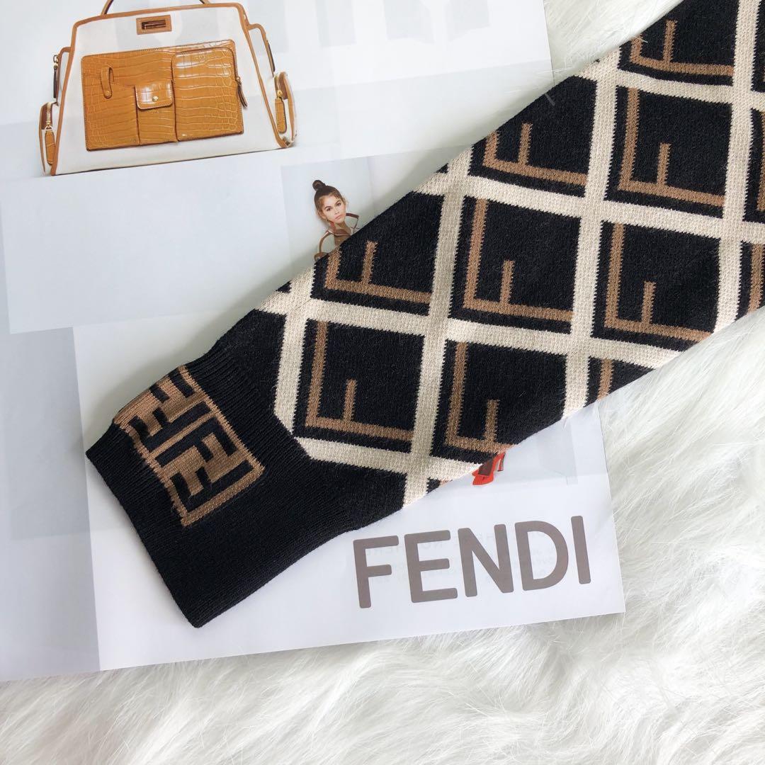Fendi off on sale shoulder sweater