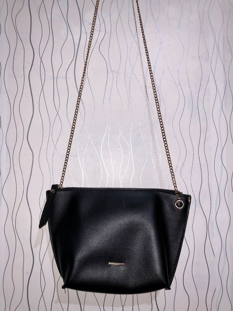 BERSHKA Chain Sling Bag, Women's Fashion, Bags & Wallets, Crossbody