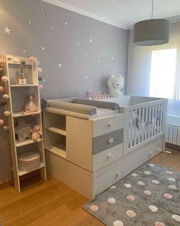 Crib with diaper changing station,drawers and pullout bed