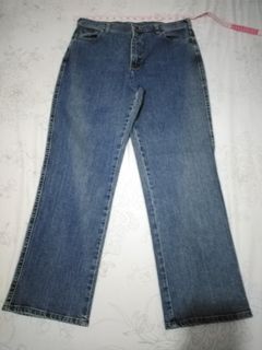 Levi's (off) Beige Pants size 30-32 womens, Women's Fashion, Bottoms, Other  Bottoms on Carousell