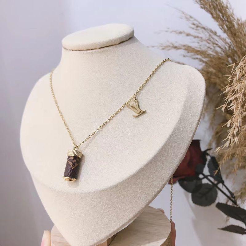 Louise Vuitton necklace (preorder japan 🇯🇵 ) (Category: Luxury Accessories) located in Angeles City. Submitted by gogo.sparkle (Listing ID 1064458585, Image 1). Description: Very elegant Great quality .