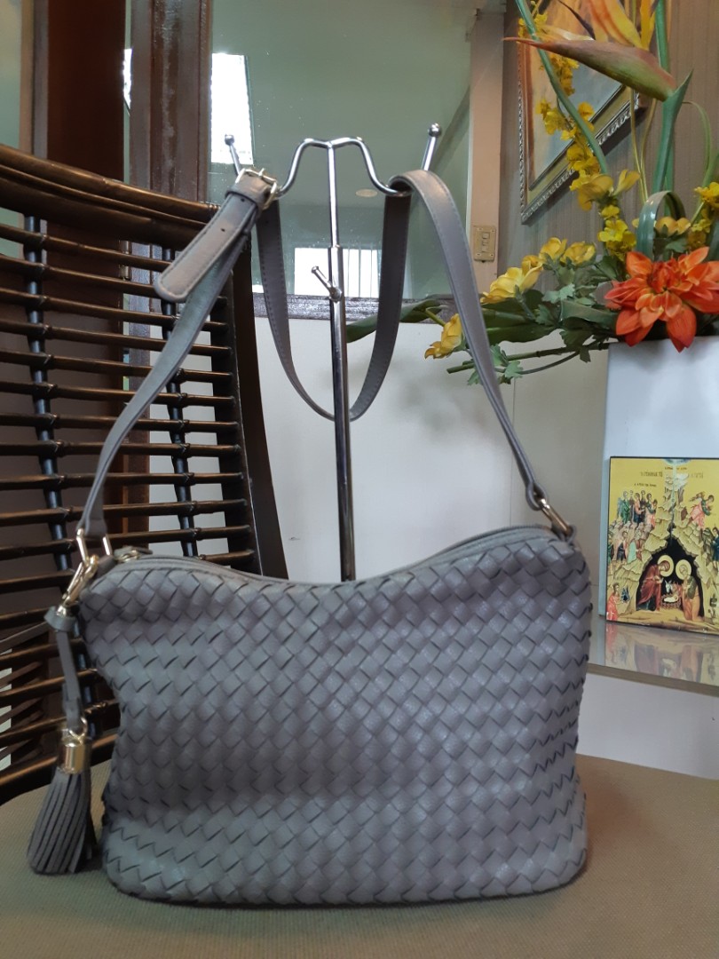 Lulu castagnette sling bag 2025