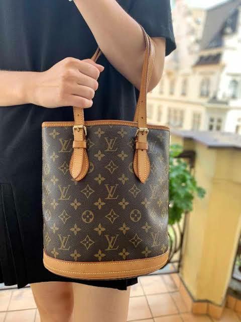 Louis Vuitton LV Vintage Marais Bucket Shoulder Bag, Luxury, Bags & Wallets  on Carousell