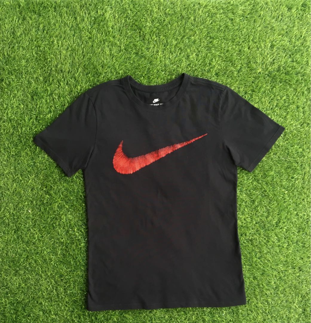 crayon nike shirt