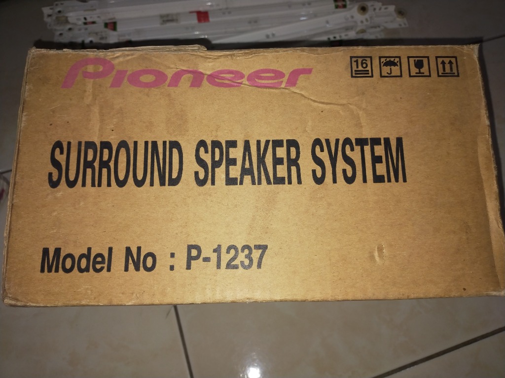 Pioneer surround speaker Model no P1237, Audio, Soundbars, Speakers