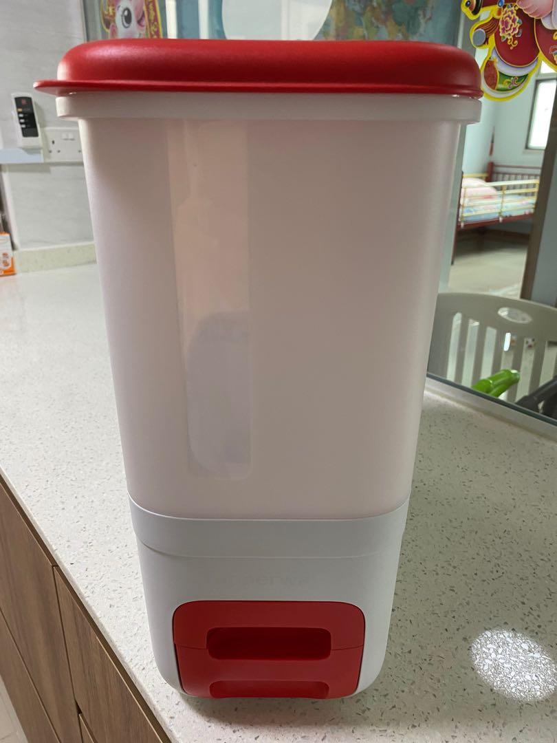 Tupperware rice bucket, TV & Home Appliances, Kitchen Appliances ...