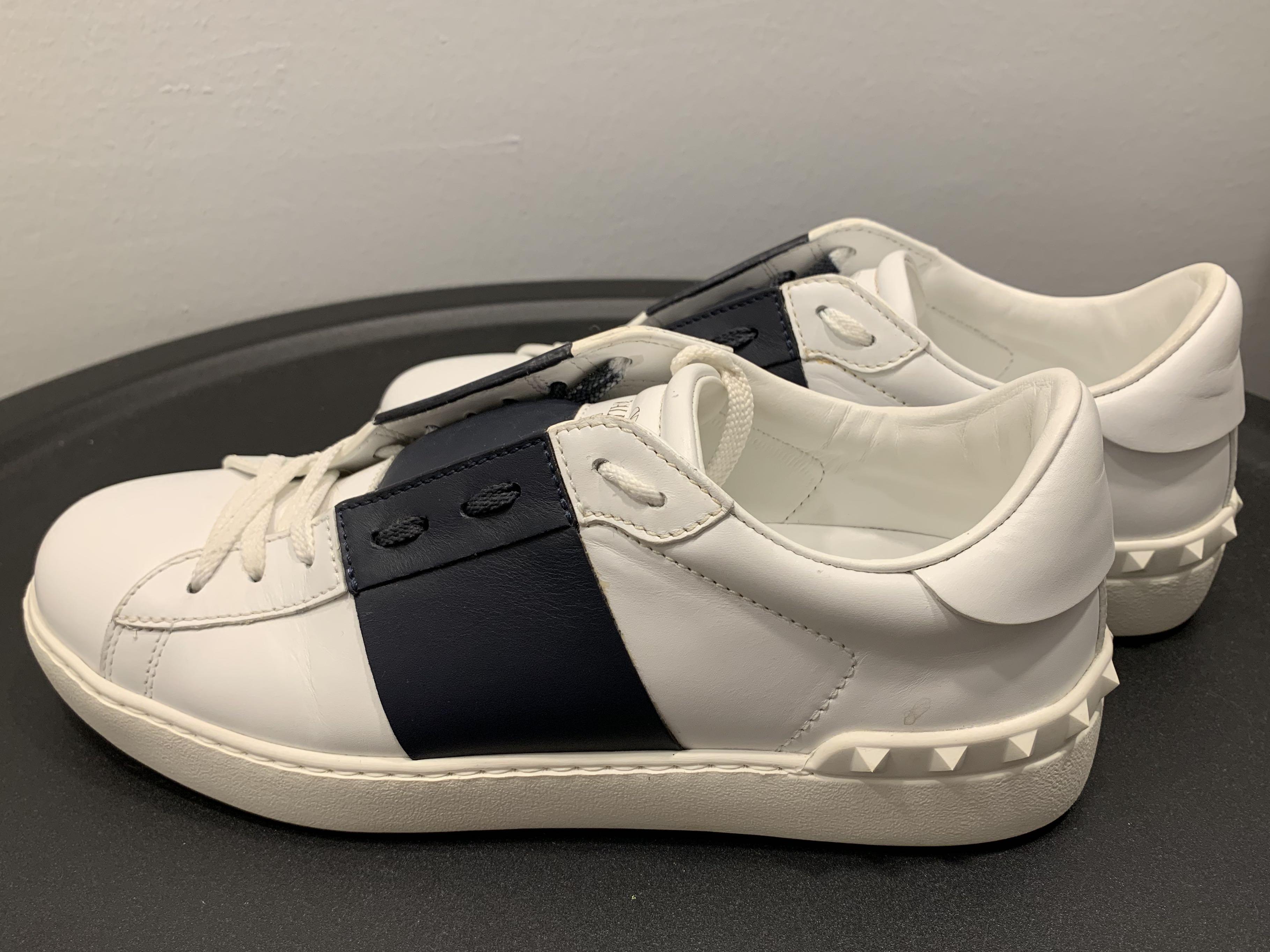 skat Monograph himmel Valentino Garavani Open Low Top Sneakers Size 7 (with Extra Set of Original Shoe  Laces), Men's Fashion, Footwear, Dress Shoes on Carousell