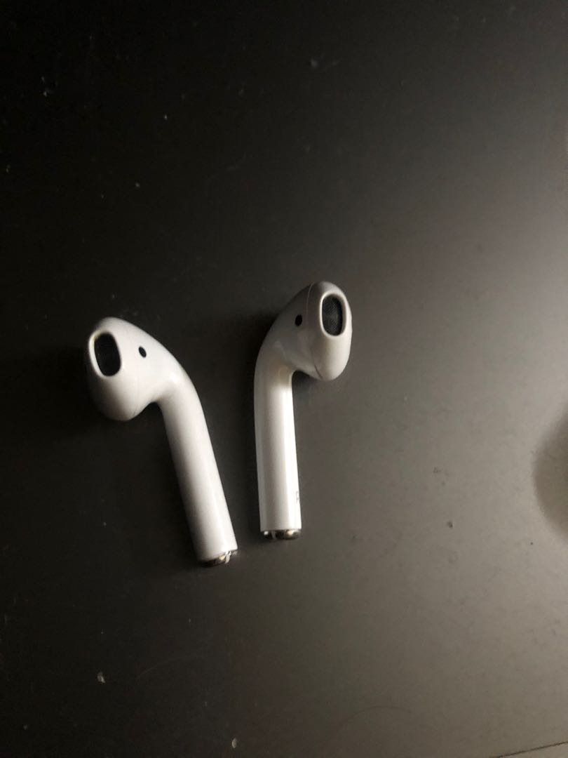 airpods 1 second hand