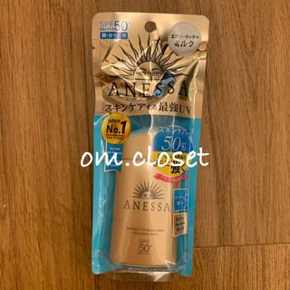 (Category: ) located in . Submitted by om.closet (Listing ID 1064749595, Image 1). Description: .