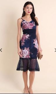 (Category: ) located in . Submitted by clearmywardrobe17 (Listing ID 1064877366, Image 1). Description: .