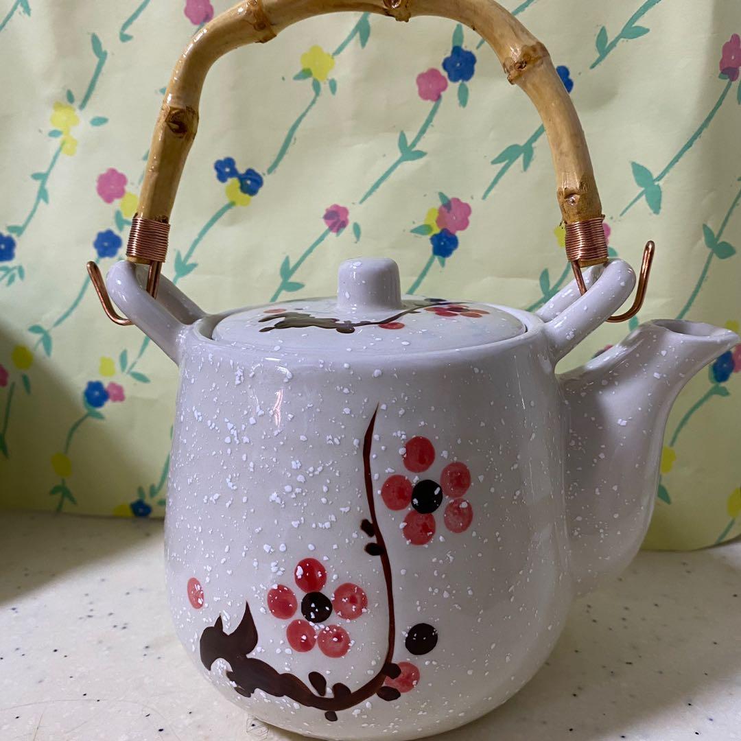 NEW Cup and kettle set, Furniture & Home Living, Kitchenware