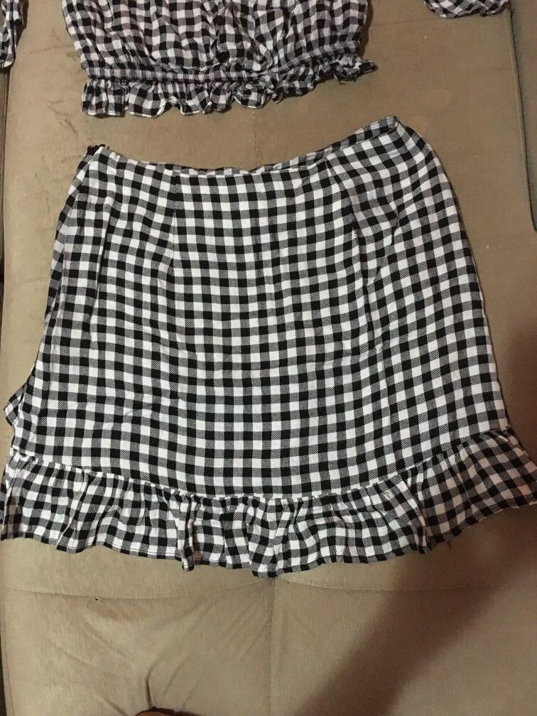 Linen Designer top and skirt from rustans (Category: Sets or Coordinates) located in San Juan City. Submitted by ywkly (Listing ID 1064735465, Image 3). Description: Stretchable ung top fit up to med Skirt 27-30 waist Instagramable perfect for summer Orig price 4300.