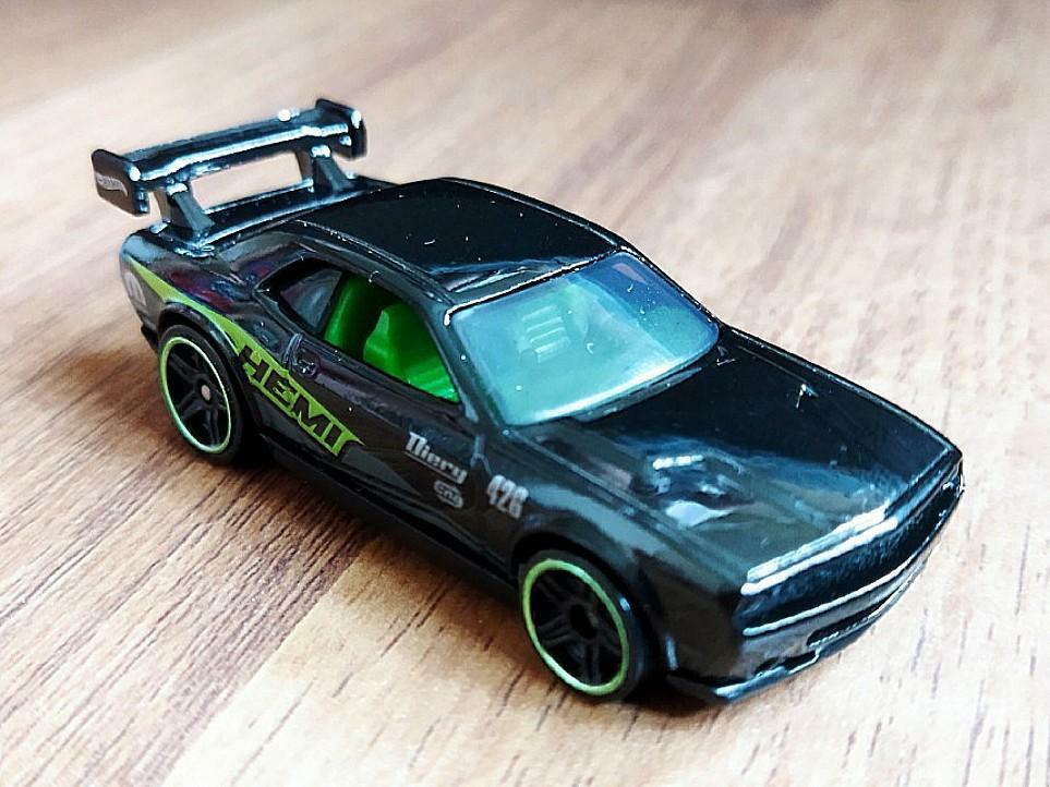 Hot Wheels 2020 Nightburnerz 5 Pack Dodge Challenger Drift Car - Gloss  Black - Loose, Hobbies & Toys, Toys & Games on Carousell