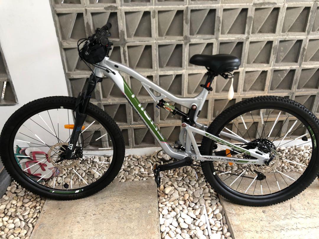 Jual Sepeda Mtb Thrill Ricochet 4 0 Ltd T120 Size L 27 5 Olah Raga Sepeda Di Carousell Sepeda thrill ricochet 4 merupakan salah satu sepeda gunung buatan pabrikan sepeda thrill yang memiliki desain rangka sporty dan trendy. jual sepeda mtb thrill ricochet 4 0 ltd t120 size l 27 5