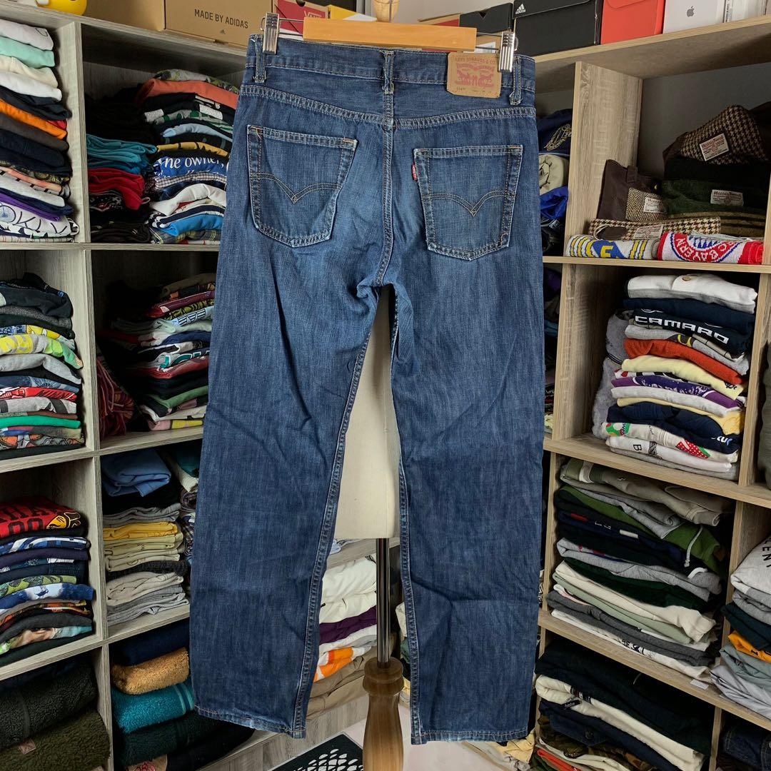 Straight outlet cut levis