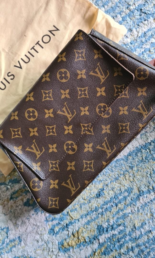 Louis Vuitton LV Vintage Mini Looping Shoulder Bag, Luxury, Bags & Wallets  on Carousell