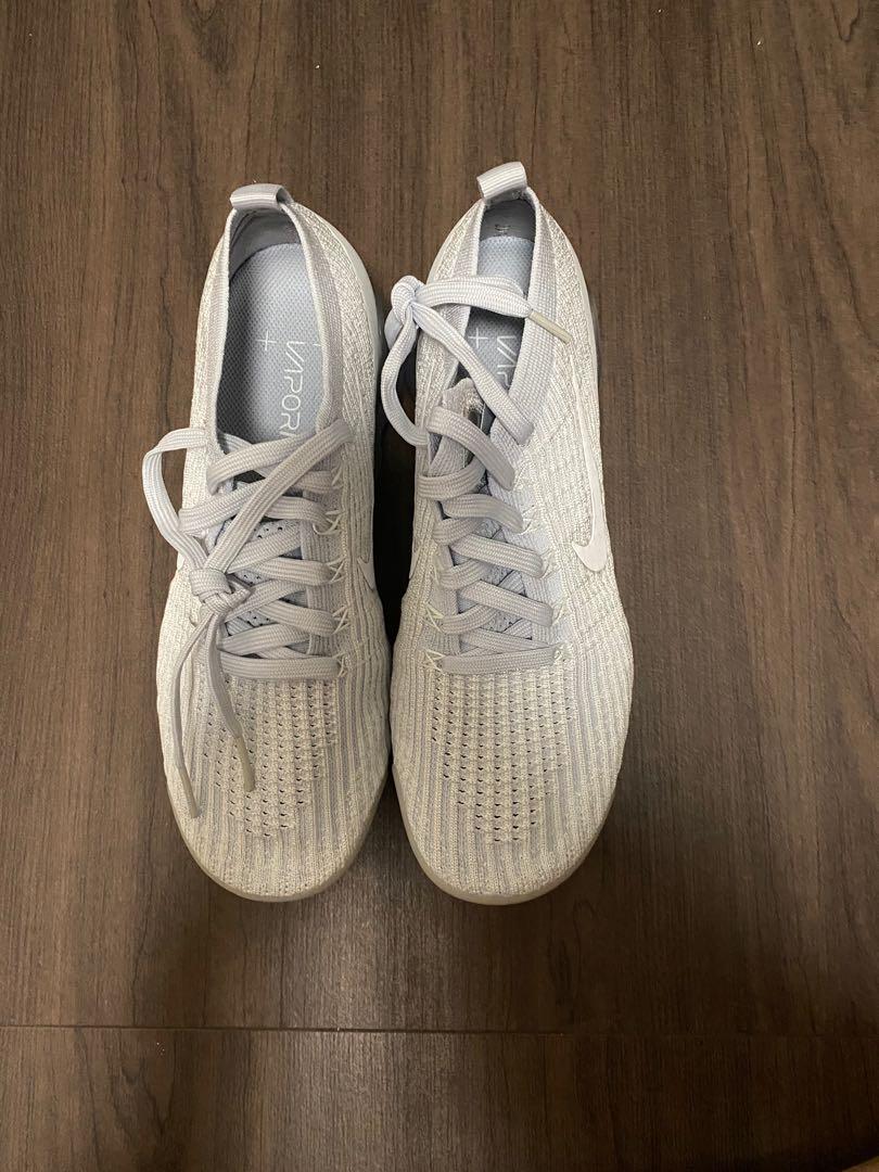 White vapormax sales flyknit mens