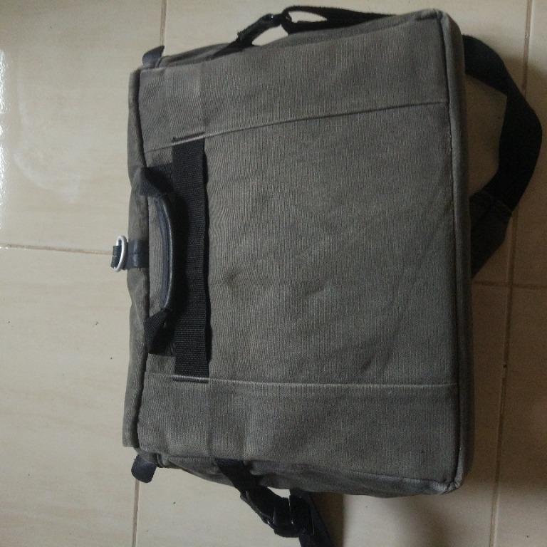 national geographic medium satchel (Category: Camera Bags & Carriers) located in Pasay City. Submitted by denimdude.ph (Listing ID 1064677458, Image 2). Description: .