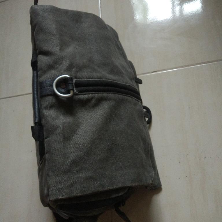 national geographic medium satchel (Category: Camera Bags & Carriers) located in Pasay City. Submitted by denimdude.ph (Listing ID 1064677458, Image 3). Description: .