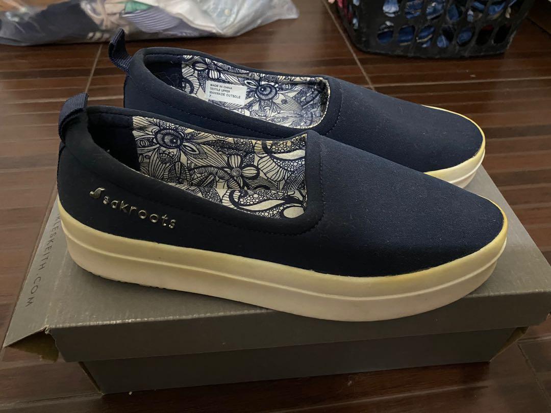navy blue slip on sneakers