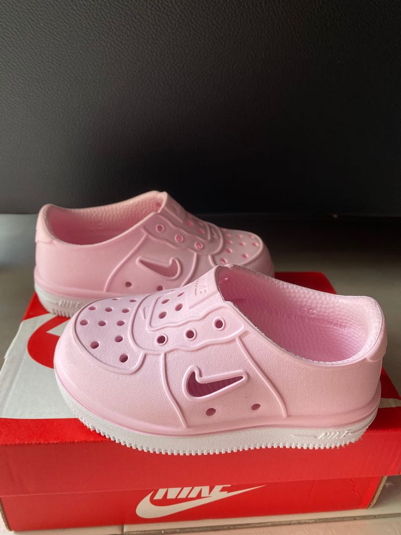 nike foam pink shoes