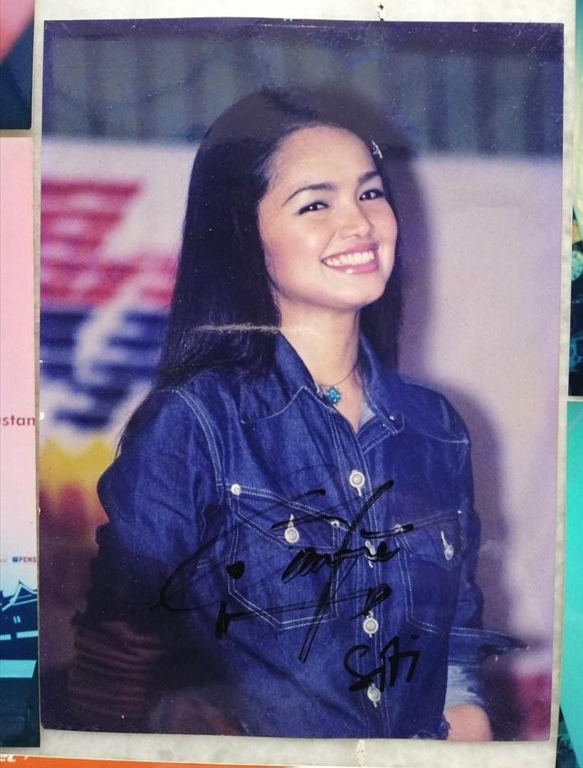 Original Gambar Siti Nurhaliza Semua 15pcs 1 Pcs With Signature Expo Melaka 2003 For Special Fan Dato Siti Nurhaliza Music Media Cd S Dvd S Other Media On Carousell