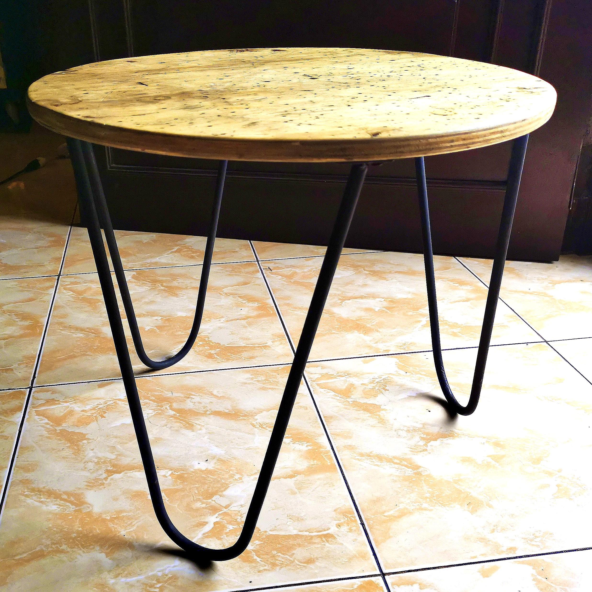 Round Wooden Coffee Table With Steel Legs / 51 Round Coffee Tables To