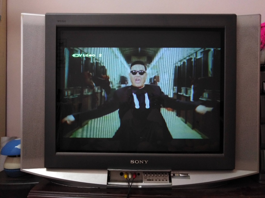 Sony 29 " Wega Trinitron HD Ready FLAT TV, TV & Home Appliances, TV