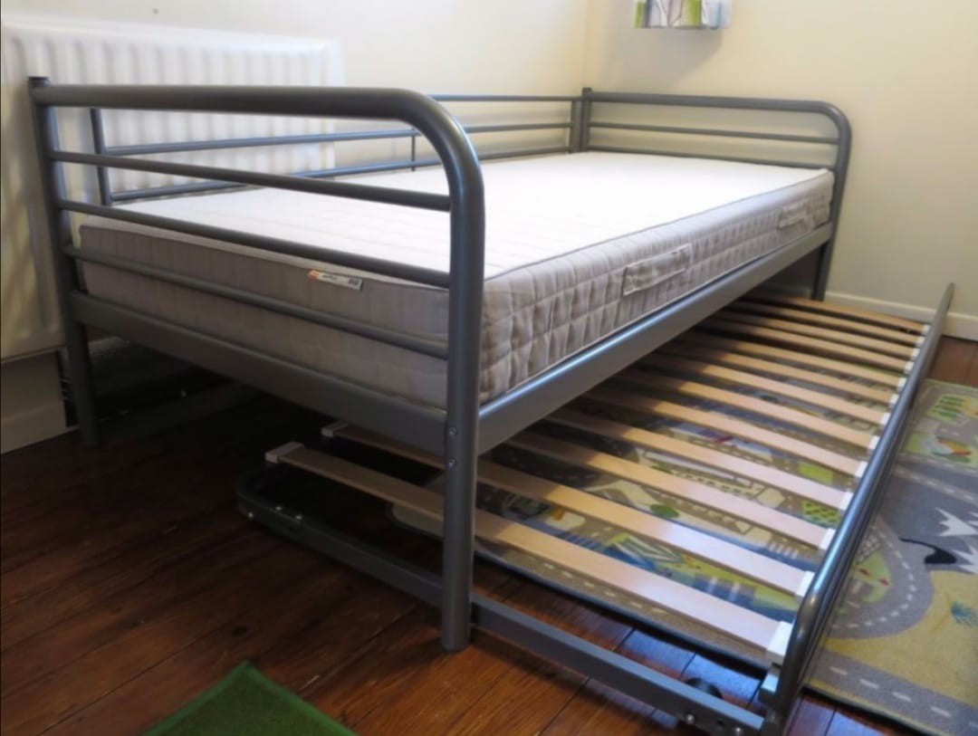 svärta pull-out bed size queen mattress
