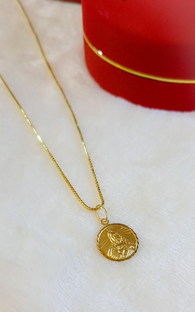 18K Saudi Gold Necklace w/ round Jesus 