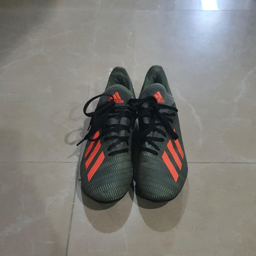 19.3 football boots