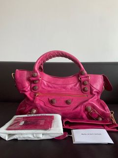 (Category: ) located in . Submitted by avbcloset (Listing ID 1064937667, Image 1). Description: .