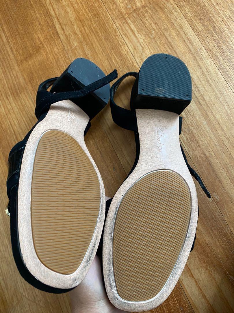 clarks low heel sandals