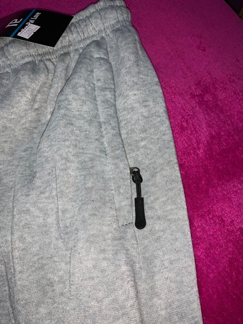 Grey Sweatpants (NEW) (Category: Other Bottoms) located in Pasig City. Submitted by ysabeldc (Listing ID 1065002270, Image 3). Description: Brand new good quality unisex sweatpants ❣️ RFS: Bought for my boyfriend, too small on him. *Says XL on tag but fits small frames only. See pic for reference (I’m 5’4).