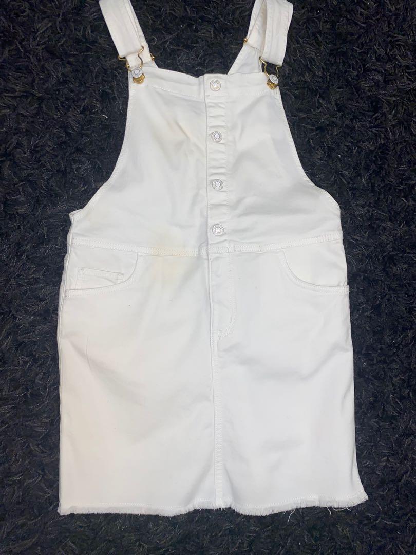 H&M white Denim Jumperskirt (Category: Skirts) located in Paranaque City. Submitted by andcolli (Listing ID 1065012814, Image 1). Description: H&M Denim Jumpskirt Fits 8-10yrs old With 2 side pockets metal design still looks brand new 27.5 inches in length adjustable strap 26 waist line.