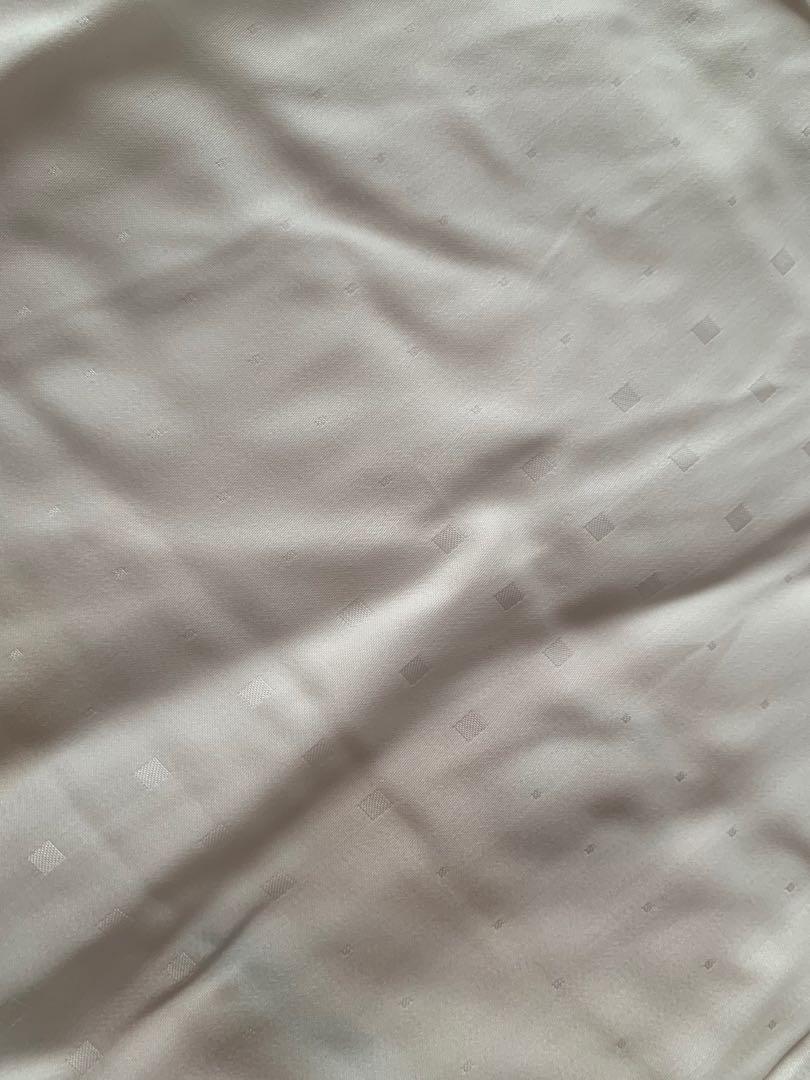 Hooga Vyshawn bolster case, Everything Else on Carousell