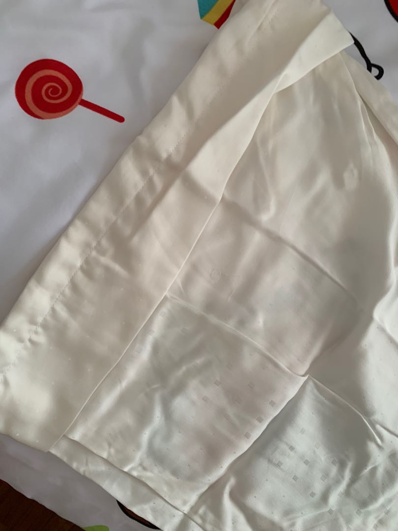 Hooga Vyshawn bolster case, Everything Else on Carousell