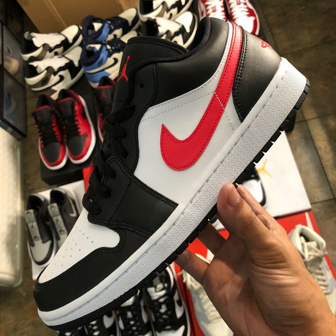 Jordan 1 Low Black Siren Red Size 10 Mens Men S Fashion Footwear Sneakers On Carousell Jordan 1 Low Black Siren Red Size 10 Mens Men S Fashion Footwear Sneakers On Carousell