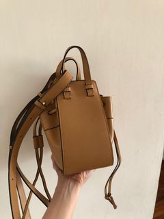 Loewe hammock mini ( Tan in colour ), 名牌, 手袋及銀包- Carousell