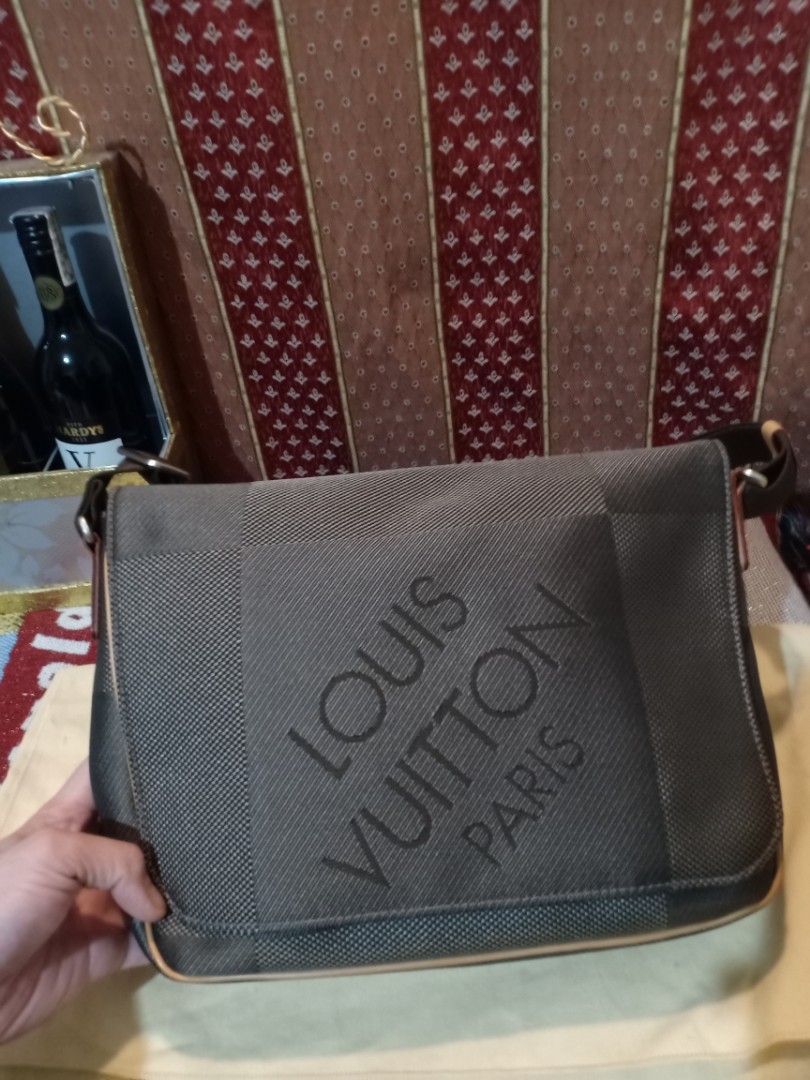 Cerminkan gengsi lewat Louis Vuitton