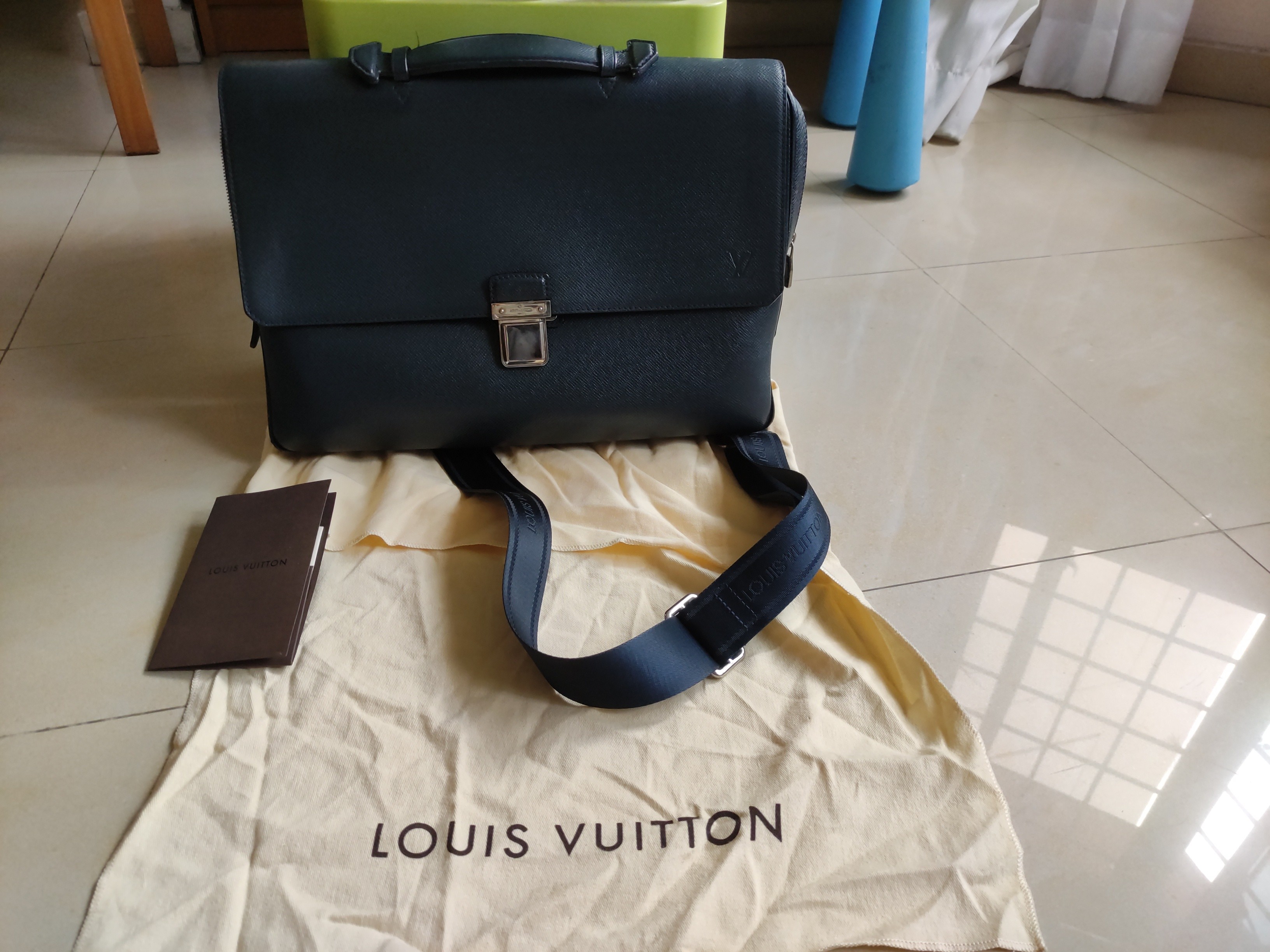 Sold at Auction: Louis Vuitton, Louis Vuitton Grey Taiga Leather Vassili  Briefcase